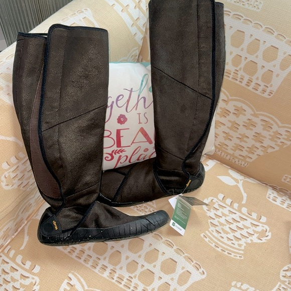 Vibram Shearling Furoshiki HBoots - Picture 2 of 10